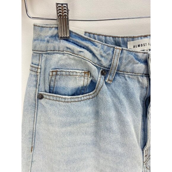 NEW Almost Famous Juniors' Baggy Ripped Wide-Leg Jeans Light Wash Size 3 Denim - Picture 5 of 7